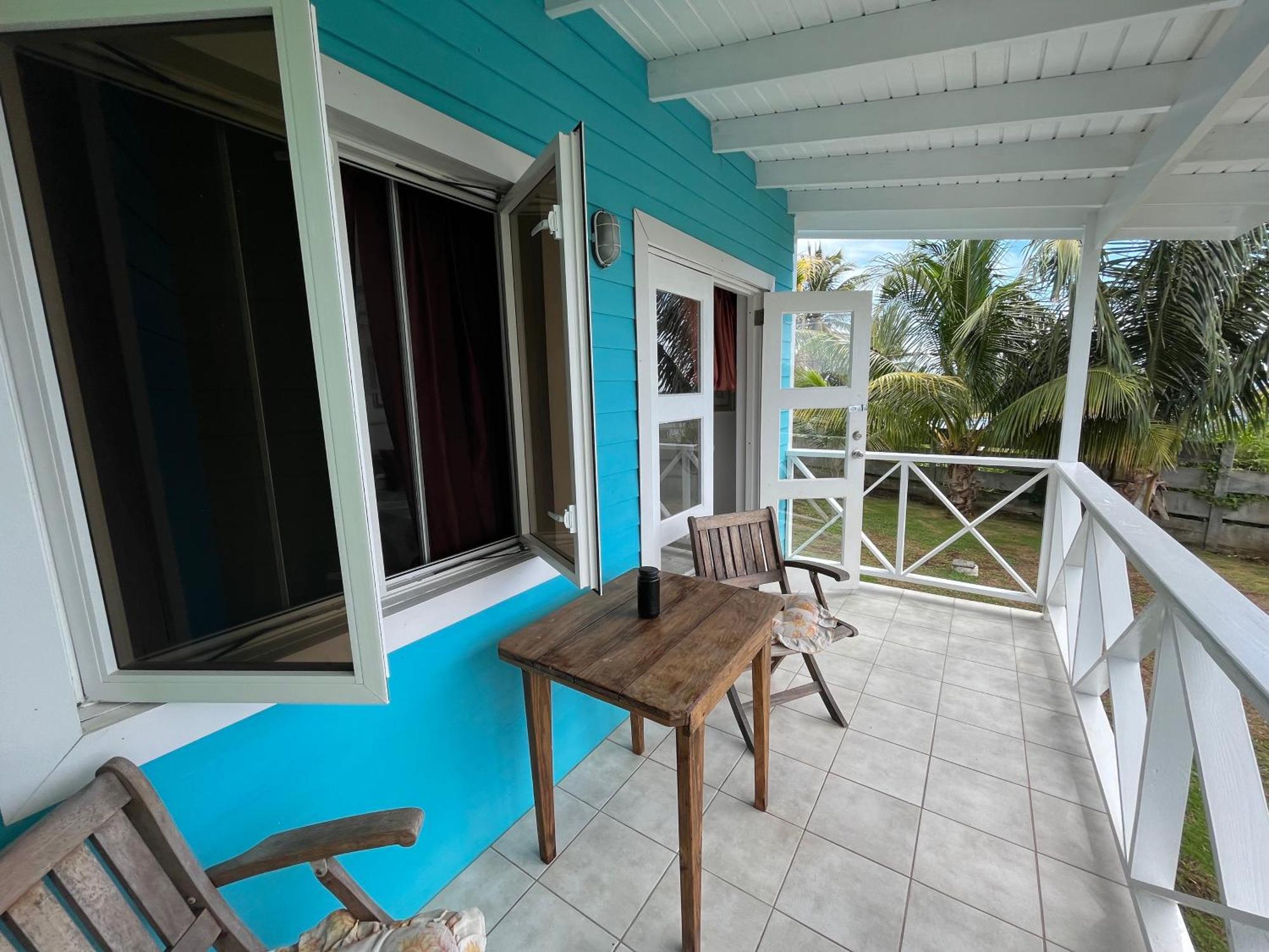 Waves Villa Guesthouse Кингстаун Экстерьер фото