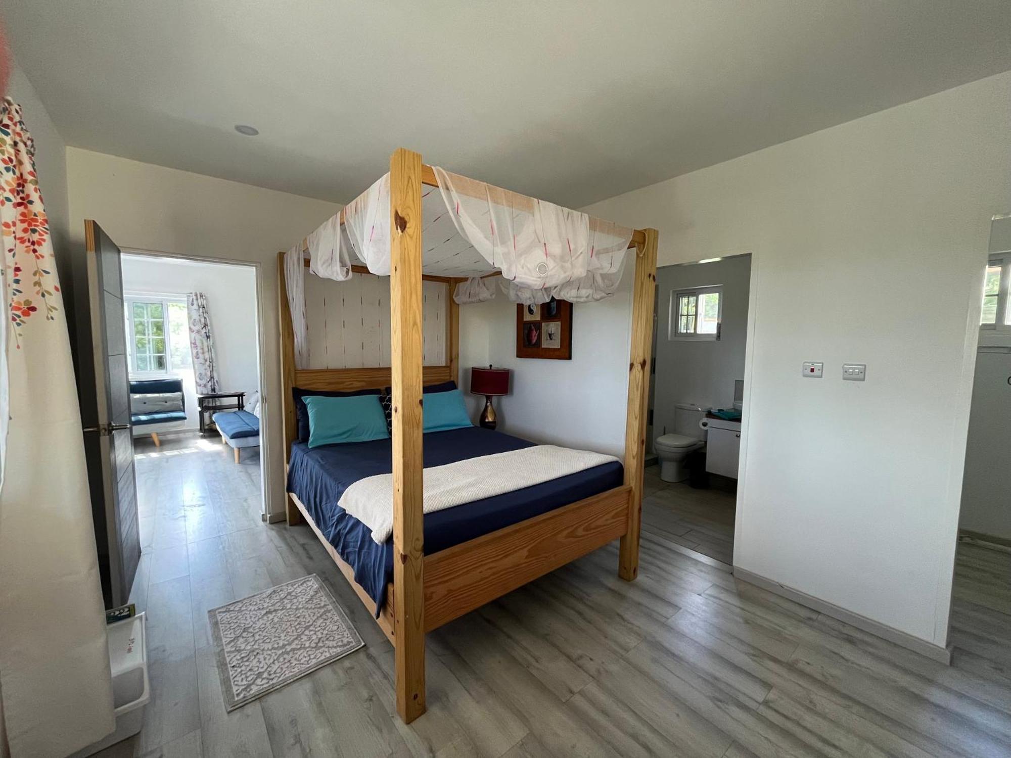 Waves Villa Guesthouse Кингстаун Экстерьер фото