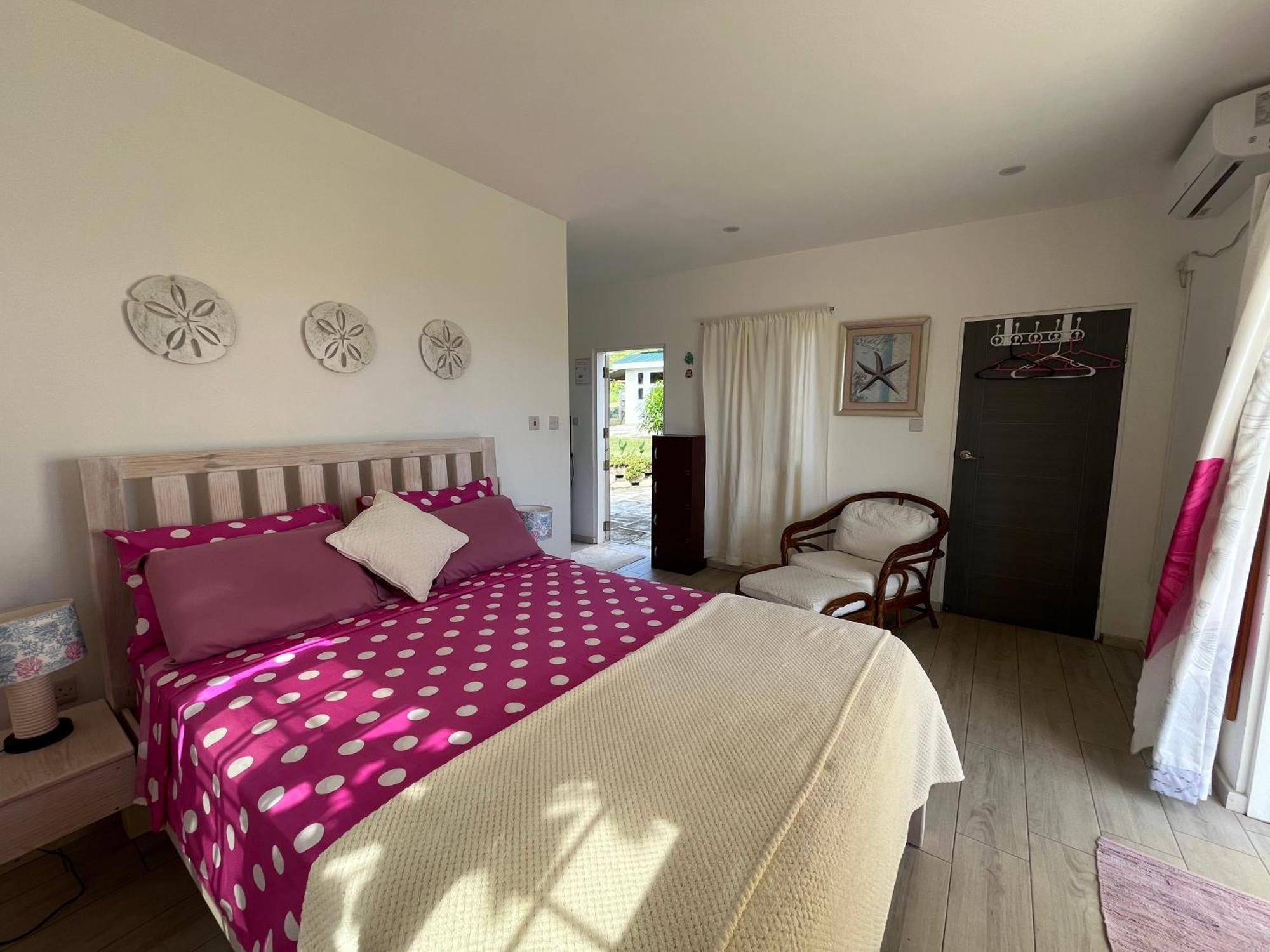 Waves Villa Guesthouse Кингстаун Экстерьер фото