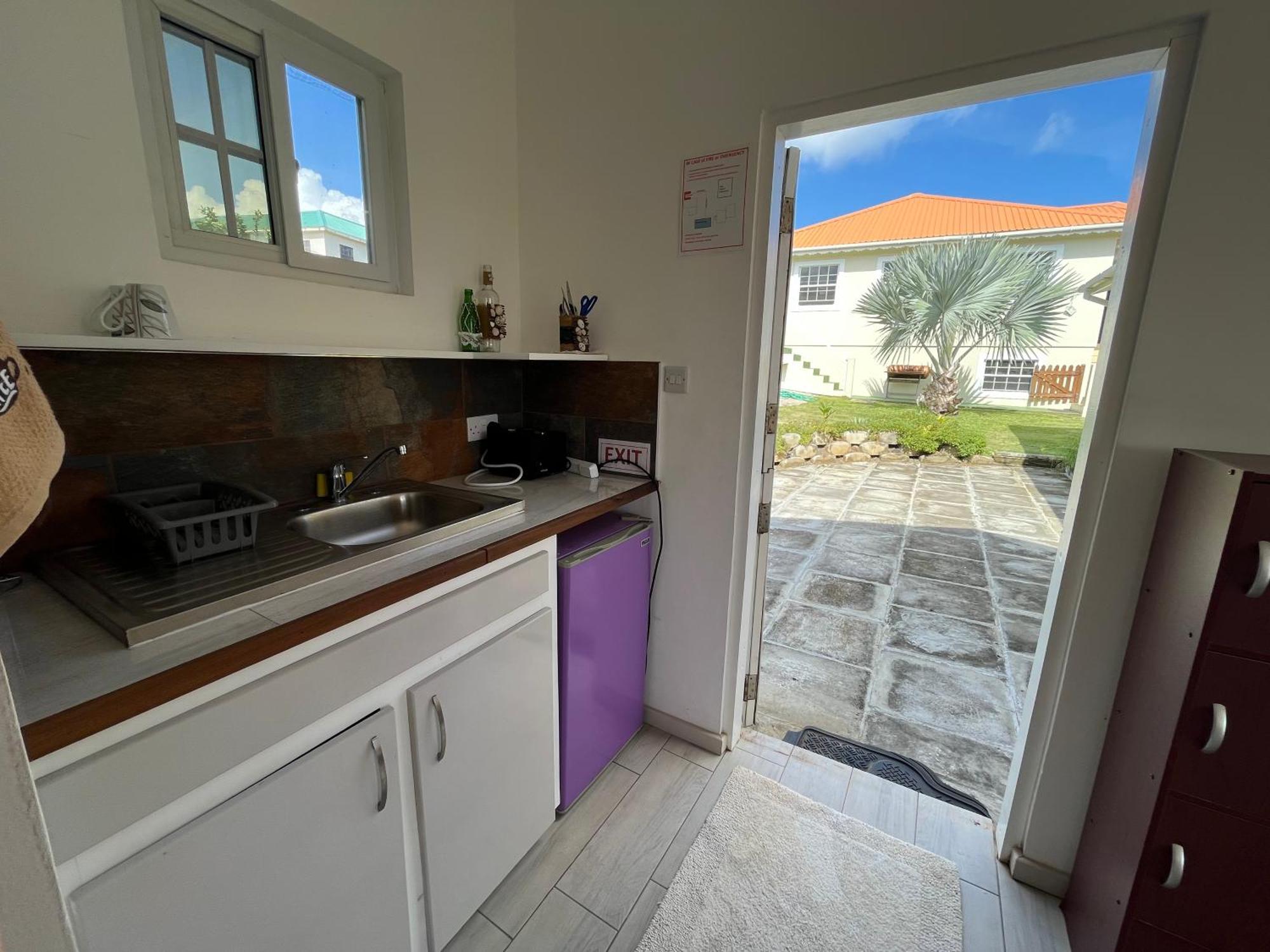 Waves Villa Guesthouse Кингстаун Экстерьер фото