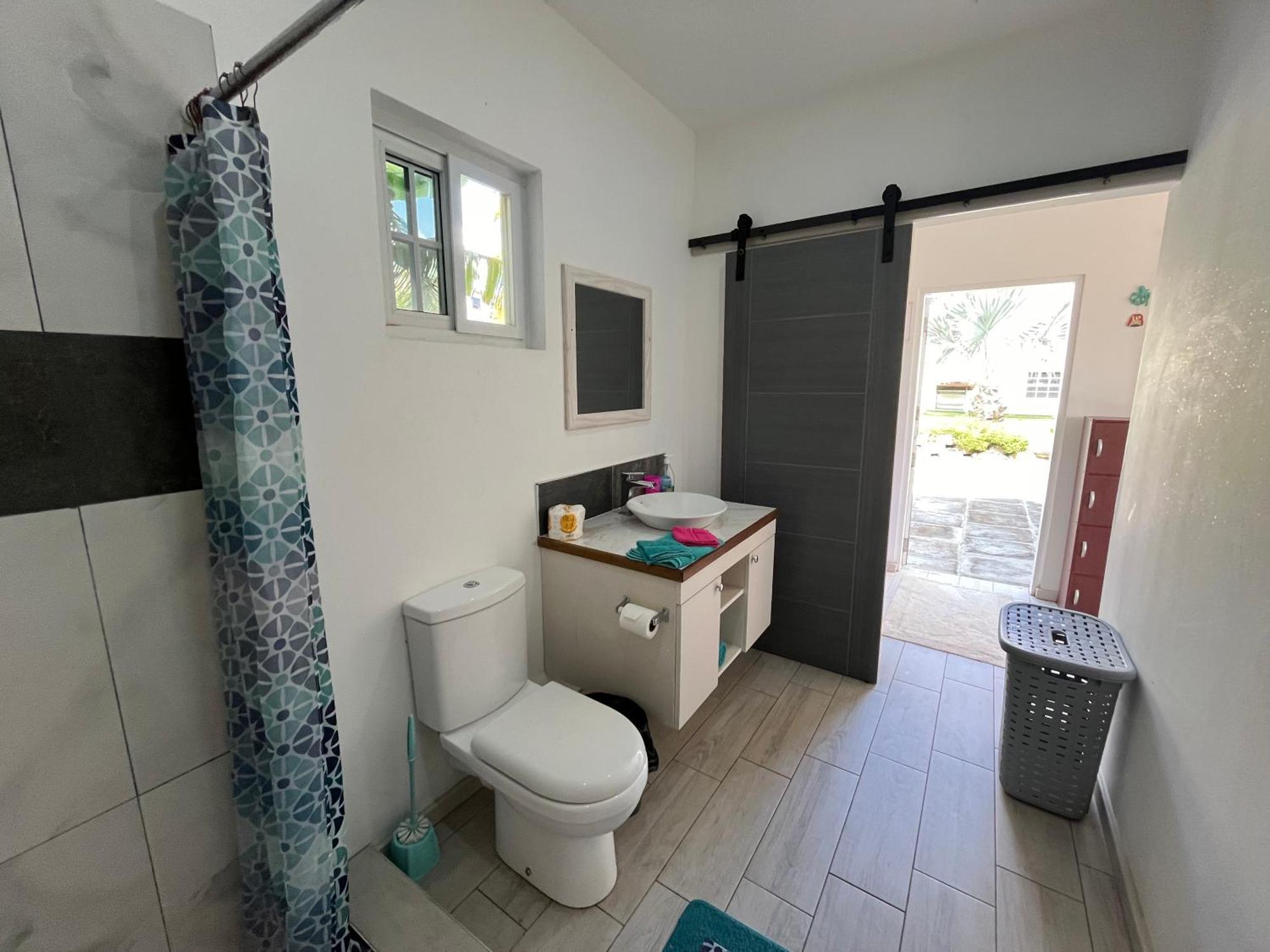 Waves Villa Guesthouse Кингстаун Экстерьер фото
