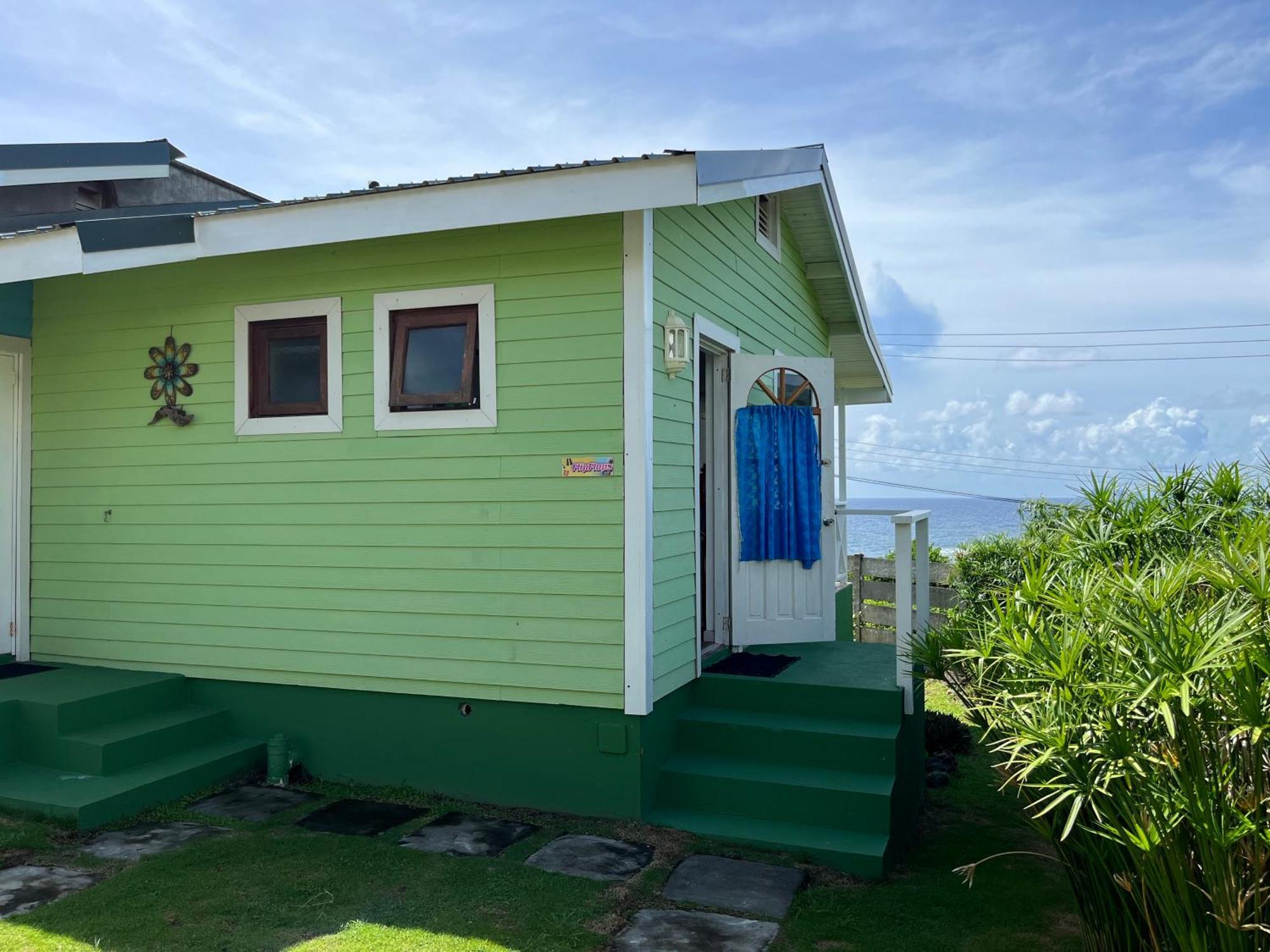Waves Villa Guesthouse Кингстаун Экстерьер фото