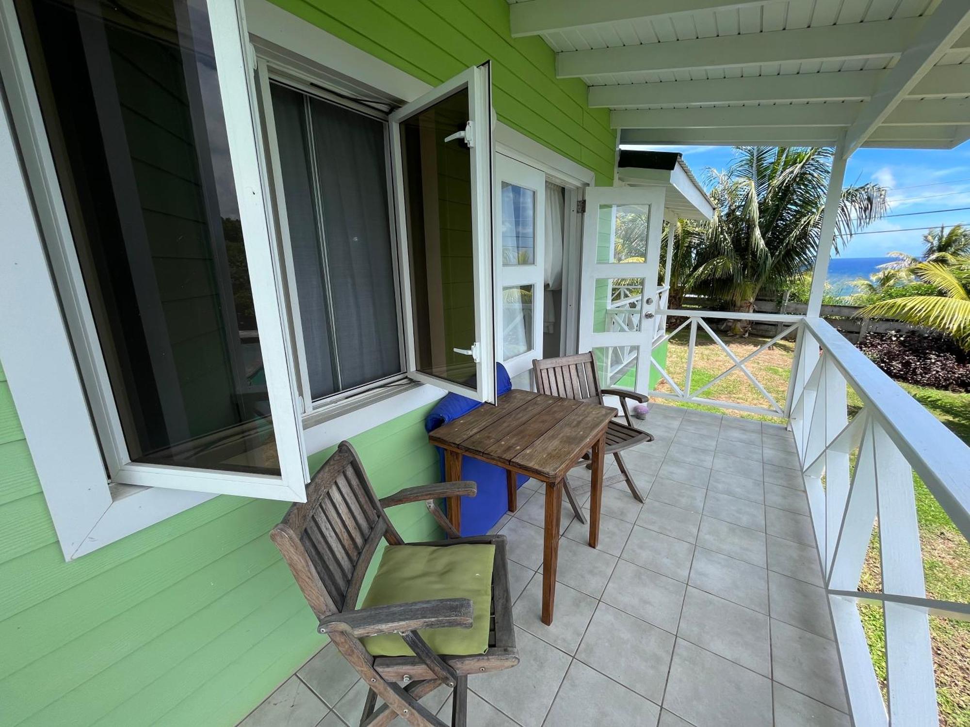 Waves Villa Guesthouse Кингстаун Экстерьер фото