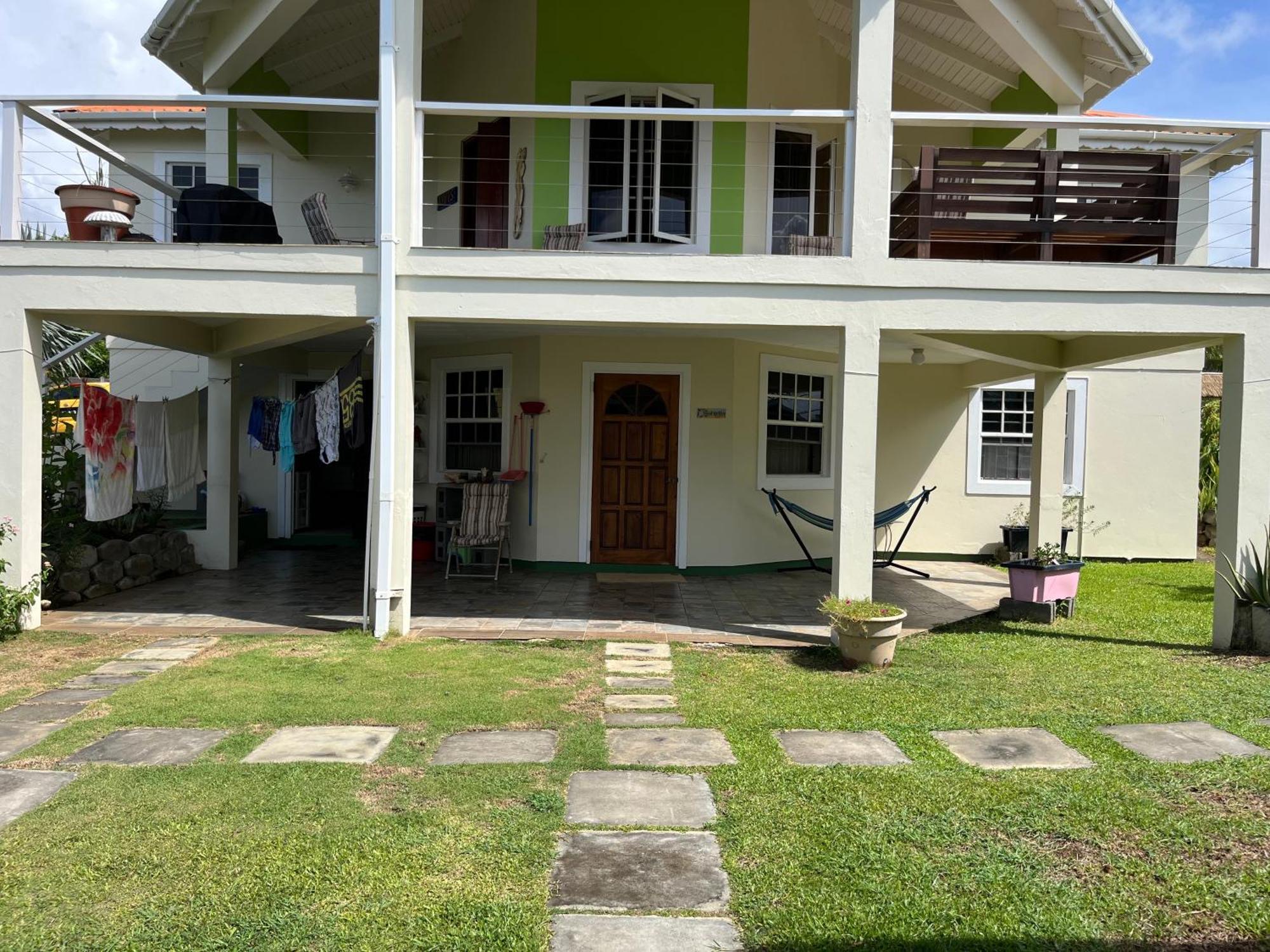 Waves Villa Guesthouse Кингстаун Экстерьер фото